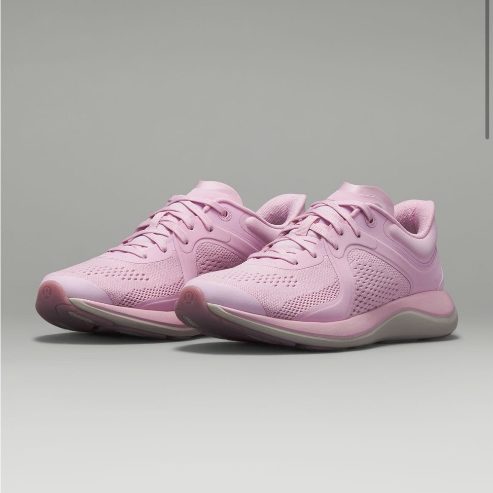 Lululemon Chargefeel Low size 8